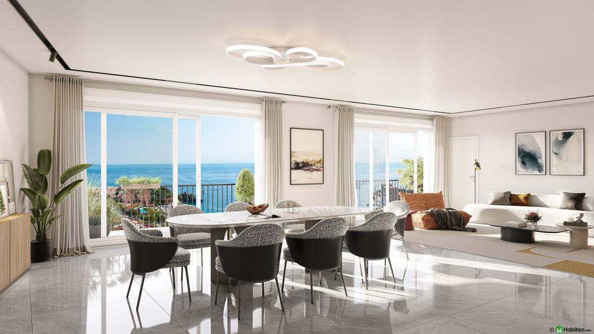 Grand séjour-salle à manger lumineux, sol en grès cérame grand format, baies vitrées ouvrant sur le balcon et la mer